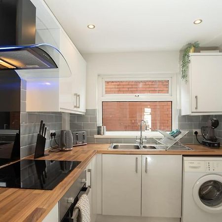 Cozy Townhouse, Walking Distance To Belfast City Eksteriør billede