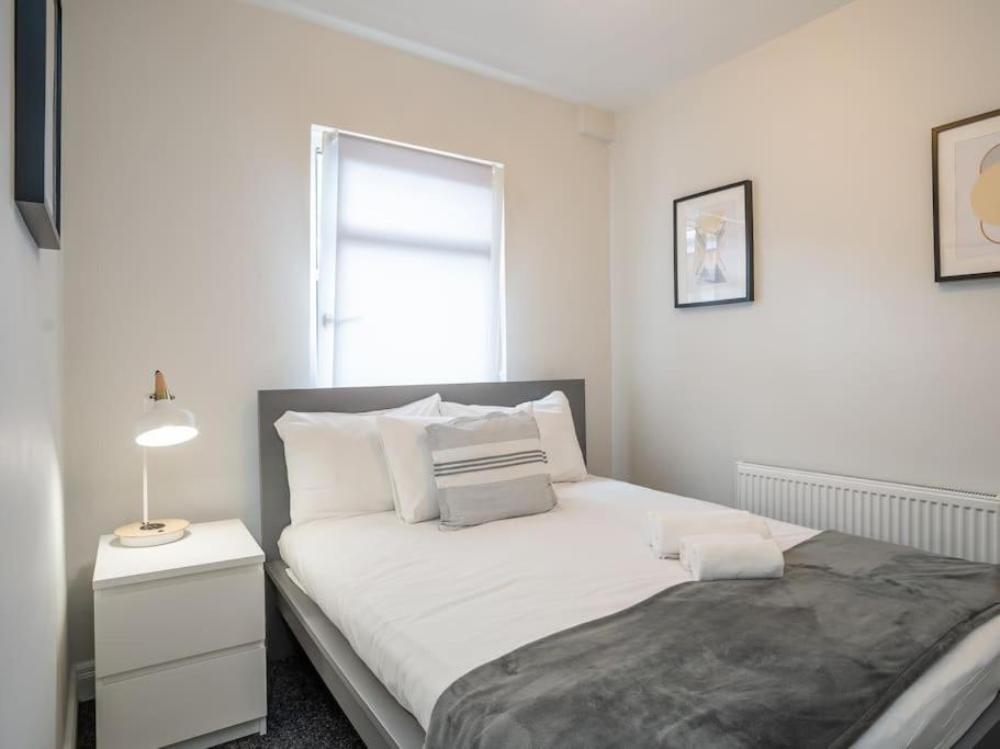 Cozy Townhouse, Walking Distance To Belfast City Eksteriør billede