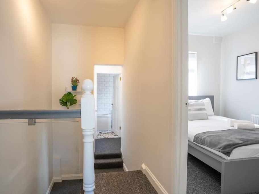 Cozy Townhouse, Walking Distance To Belfast City Eksteriør billede