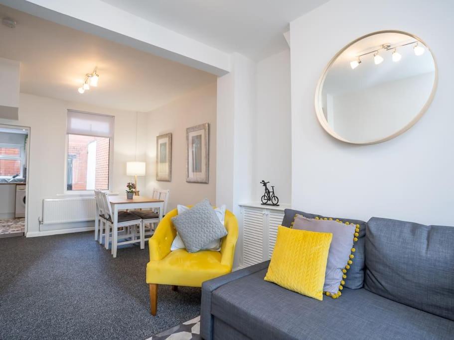 Cozy Townhouse, Walking Distance To Belfast City Eksteriør billede