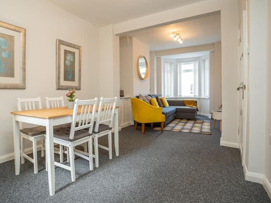 Cozy Townhouse, Walking Distance To Belfast City Eksteriør billede